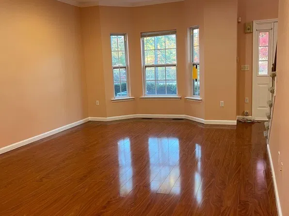 330 Moonlight Dr, Piscataway, NJ 08854