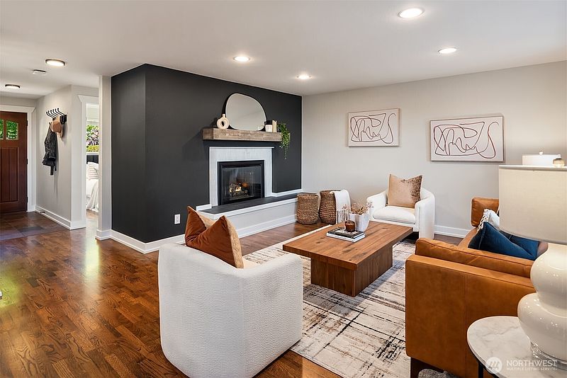 4th image of 5245 45th Avenue SW