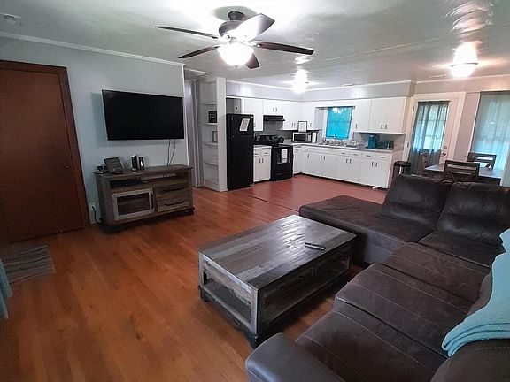 3rd image of 225 Wilhide St