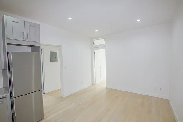 Rented by Jonis Realty | media 4