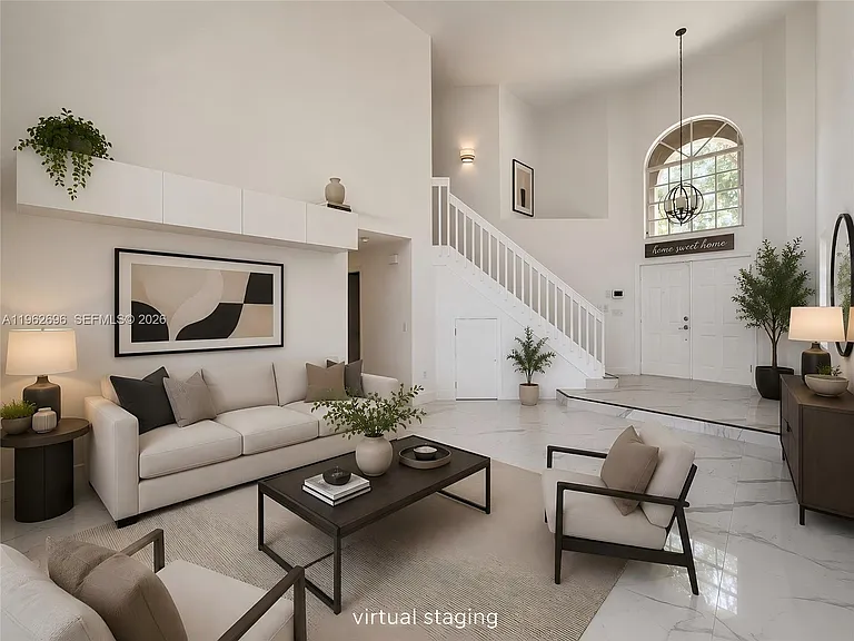 109 Gables Blvd — Photo 2