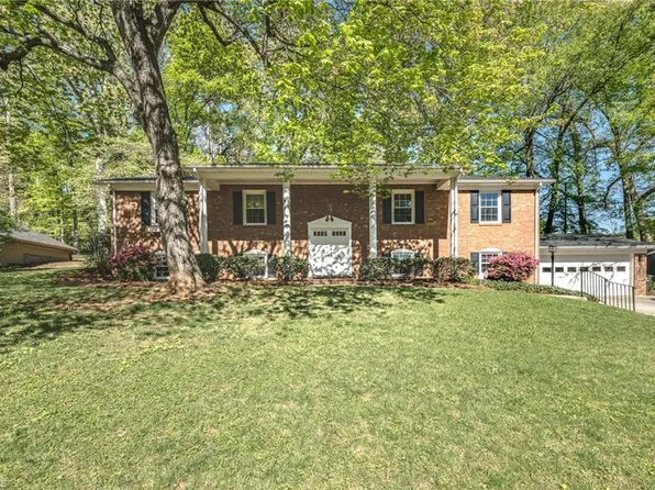 2994 Ormond Dr, Winston Salem, NC 27106