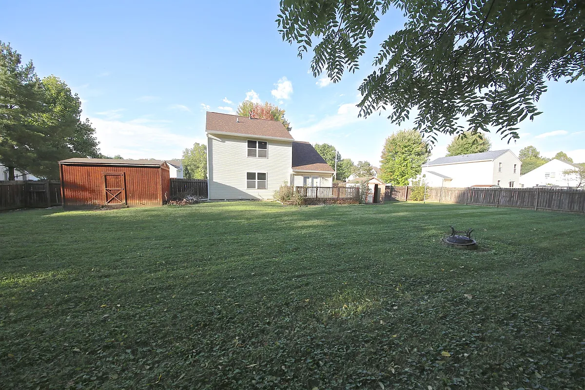 Building Photo - 876 E Meadowlands Dr