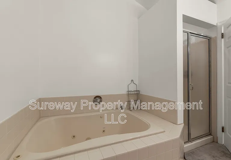 2028 Greenes Way Cir — Photo 22