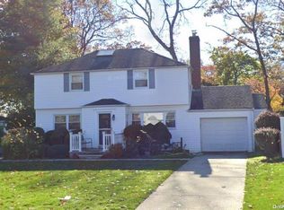 31 W Loines Ave, Merrick, NY 11566