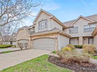 201 Springdale Ln, Bloomingdale, IL 60108