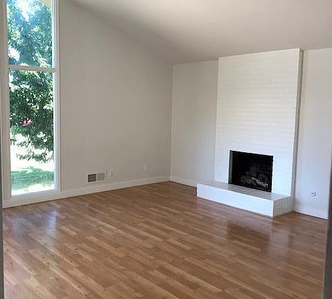5th image of 2805 W Evergreen Ave