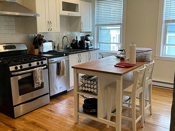 Spacious gourmet kitchen