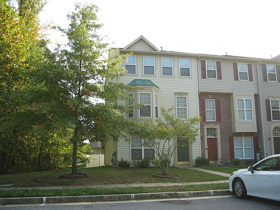 Private Wooded Side Yard