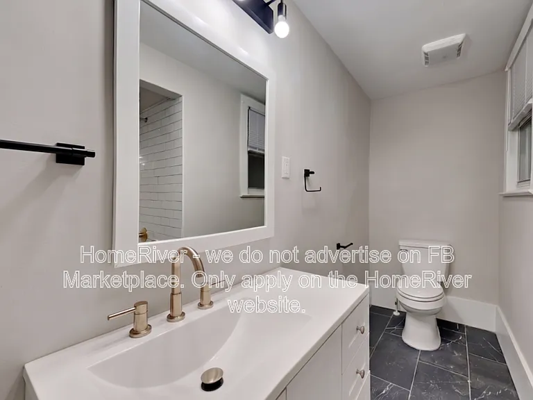 720 E 3rd St — Photo 3