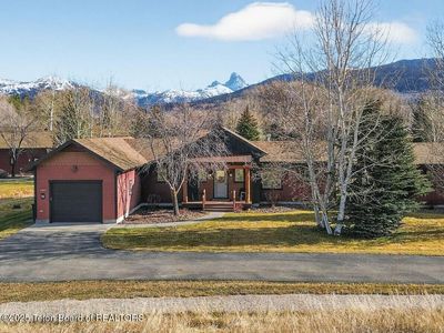 2007 Creek Resort Cir, Victor, ID, 83422