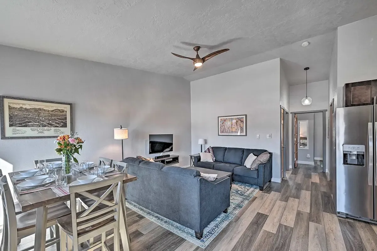 623 Cedar Ln — Photo 1