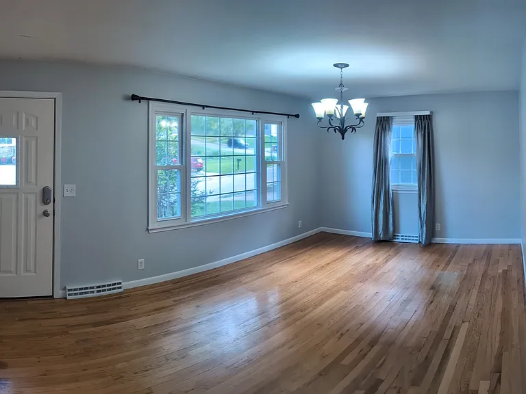Entry/dining
