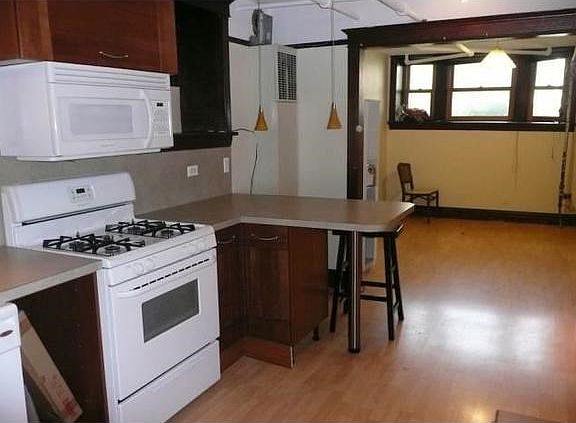 3rd image of 1529 N Claremont Ave #G