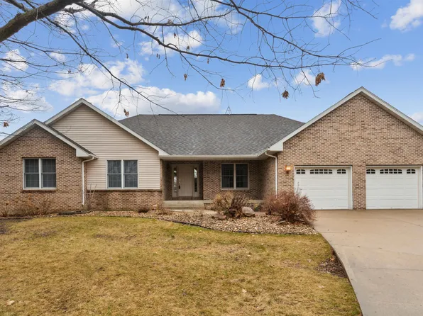 107 Shelby Ln, Waverly, IA 50677