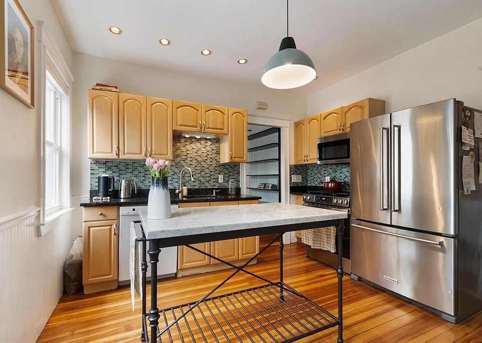 1st image of 20 George St #1