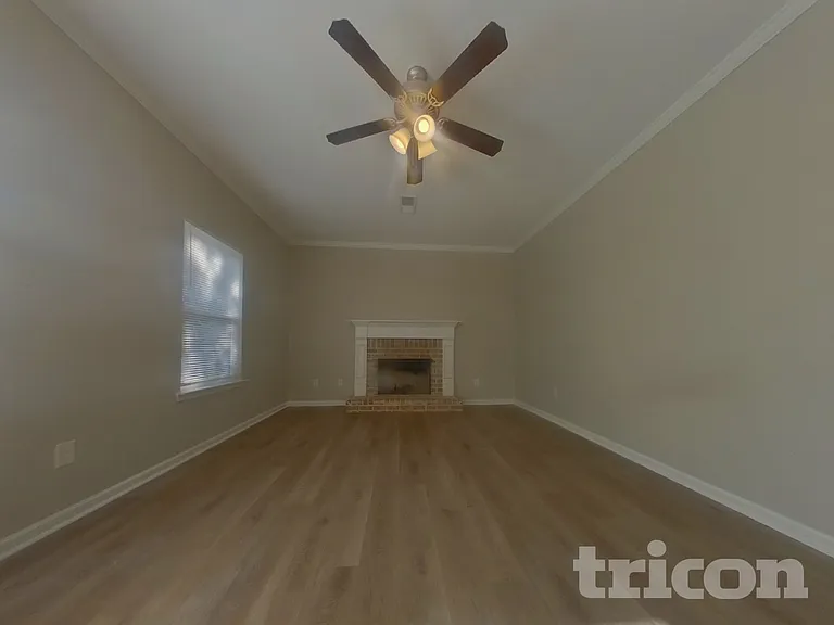 228 Fieldcrest Dr — Photo 2