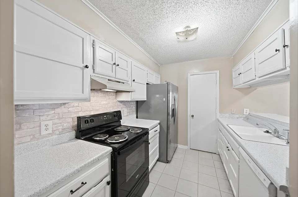 3 bed, 1235 sqft, $1,585 — Photo 2