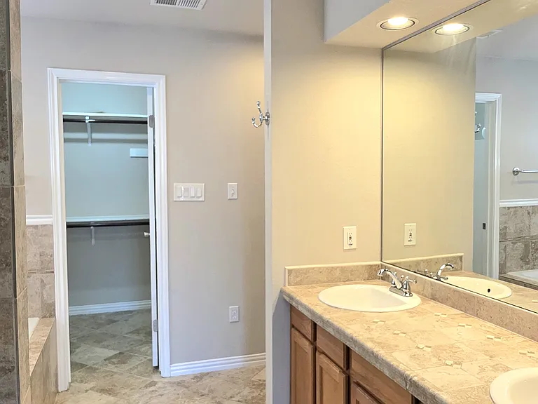 1701 Brokenshoe Dr — Photo 11