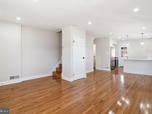 3rd image of 5916 8th St NE