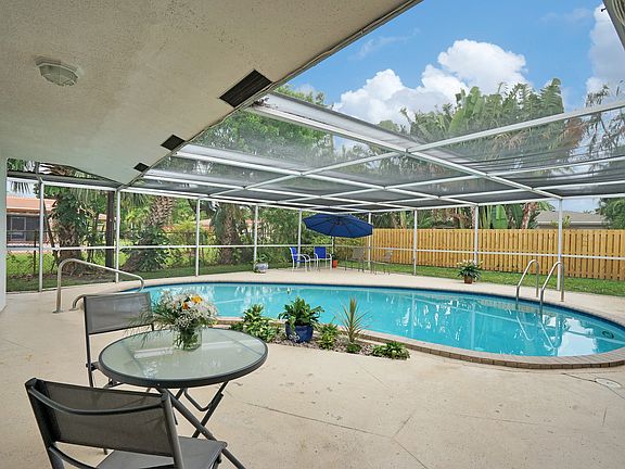 4th image of 1521 NE 40th St