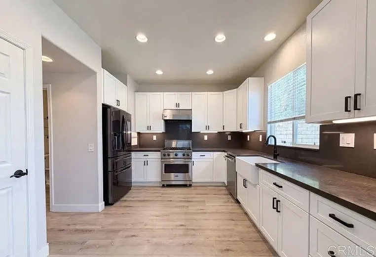 3 bed, 8.0 bath, 1609 sqft, $2,800 — Photo 4