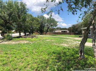 404 N Caves St, Three Rivers, TX 78071