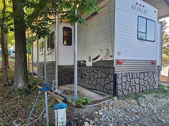 2nd image of 6683 Robin Ln