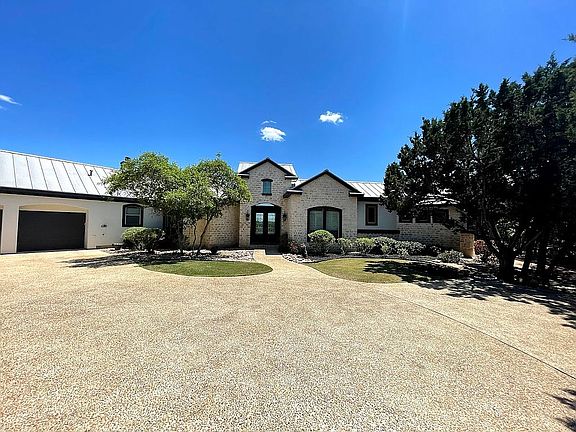 Oversized 3 car garage 