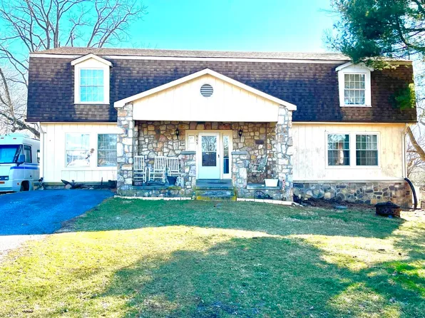 505 4th St, Luray, VA 22835