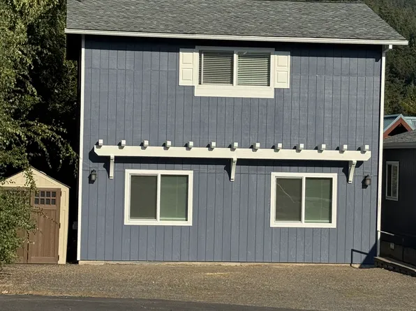 653 NE Snohomish Ave #A, White Salmon, WA 98672