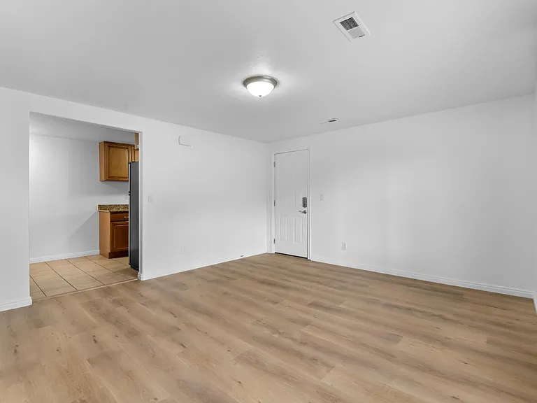 455 N 400 W #15 — Photo 3