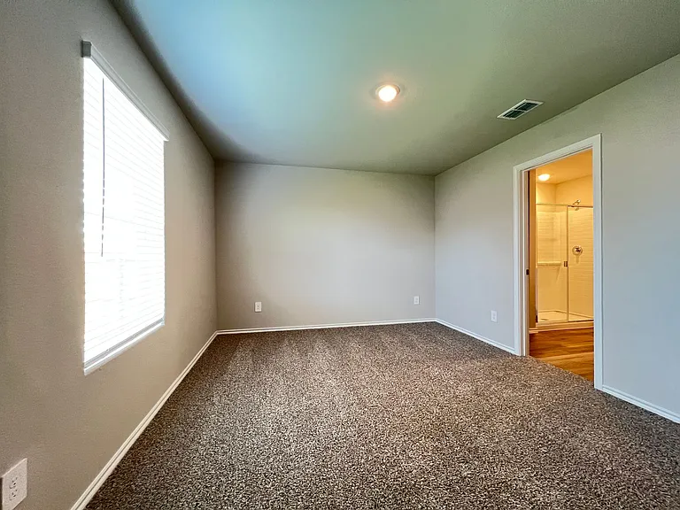 5557 Rollins Dr — Photo 8