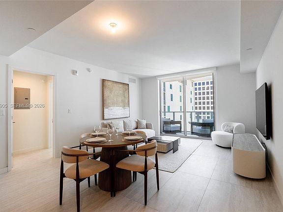 4th image of 77 SE 5th St Unit 3914
