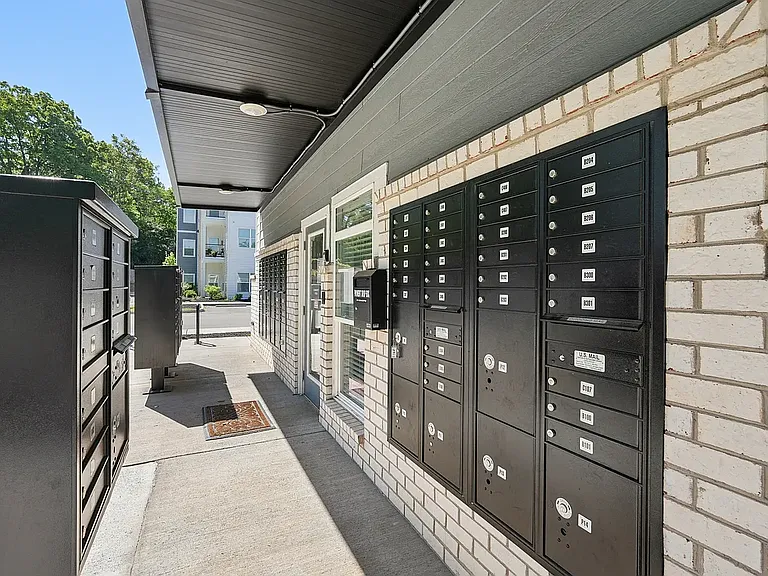 Central Terrace Apartments — Photo 26