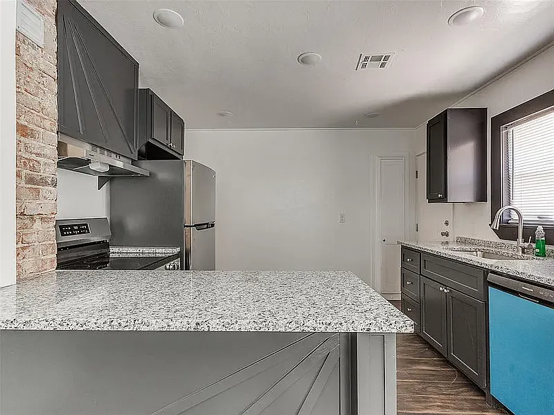 2 bed, 1024 sqft, $1,500 — Photo 4