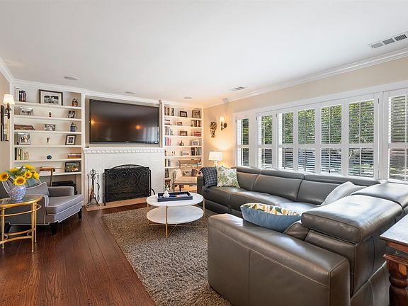 3rd image of 112 Alderbrook Drive