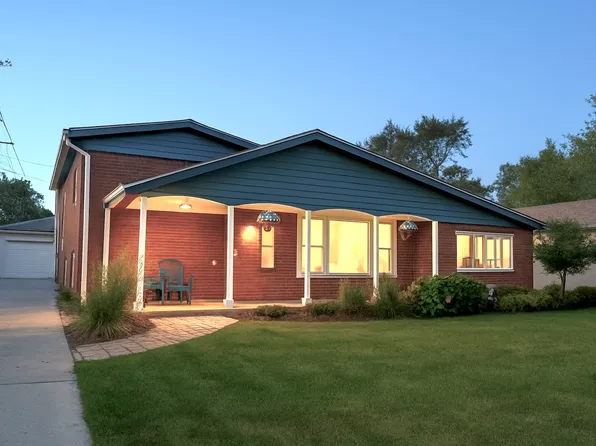 5009 W 105th St, Oak Lawn, IL 60453