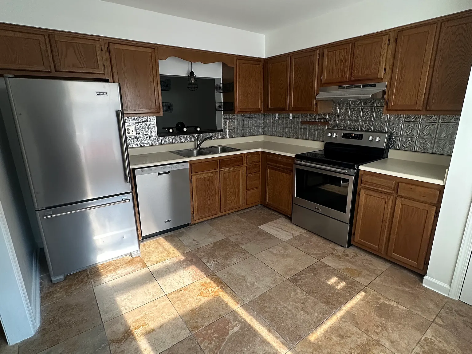 4395 Baylor St — Photo 4
