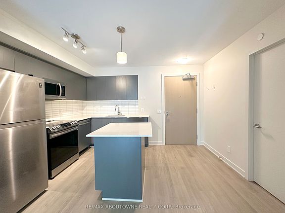 4th image of 3385 Dundas St W #303