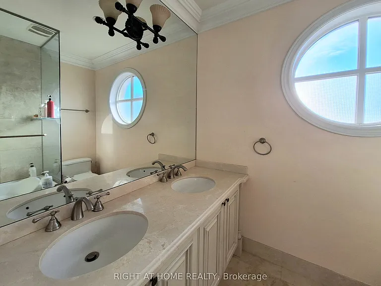 378 Douglas Ave — Photo 20