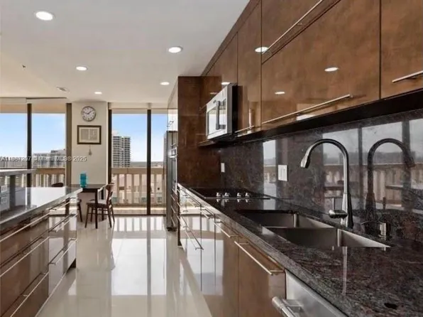 19355 Turnberry Way APT 27E, Miami, FL 33180