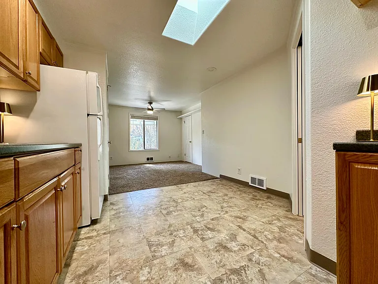 604 1/2 W Crockett St #N — Photo 5