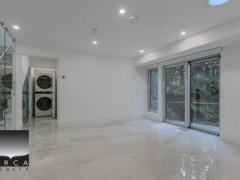1060 Highland Dr — Photo 23