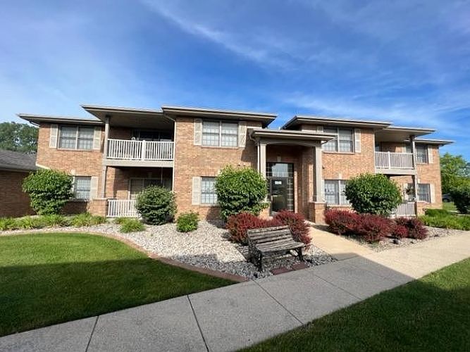 1st image of 9840 Wildwood Ct Unit 1-A