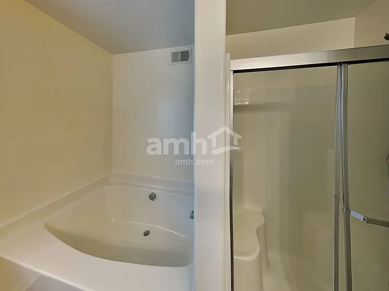 320 Abbey Ave — Photo 11