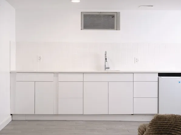 624 East 17th Street image 6 of 28