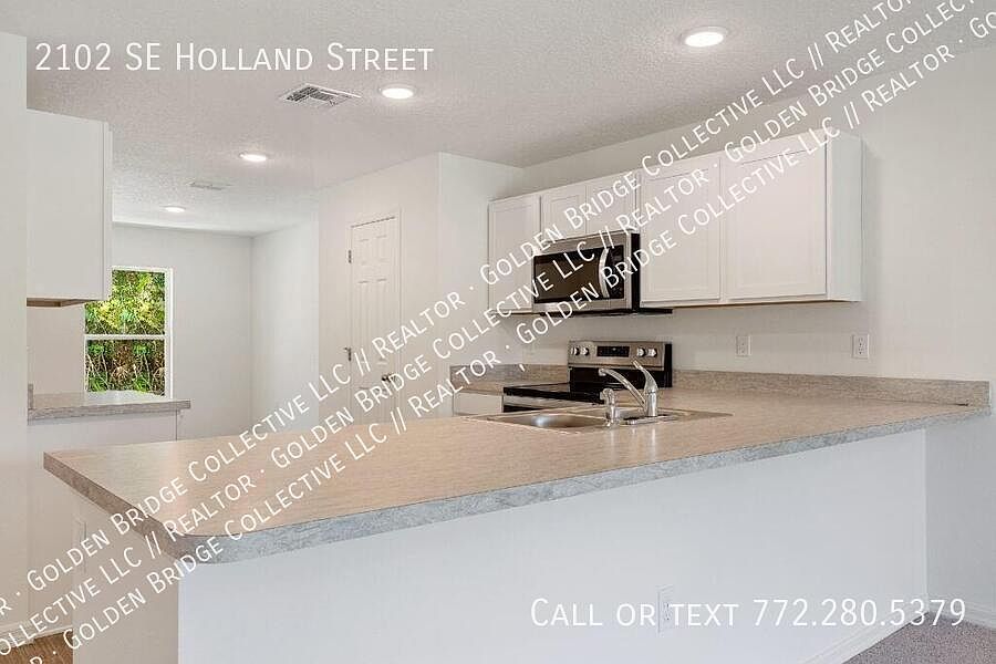 1st image of 2102 SE Holland St