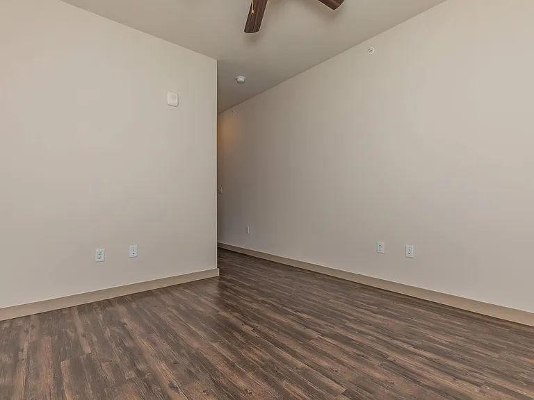 1900 W Dove Ave — Photo 20