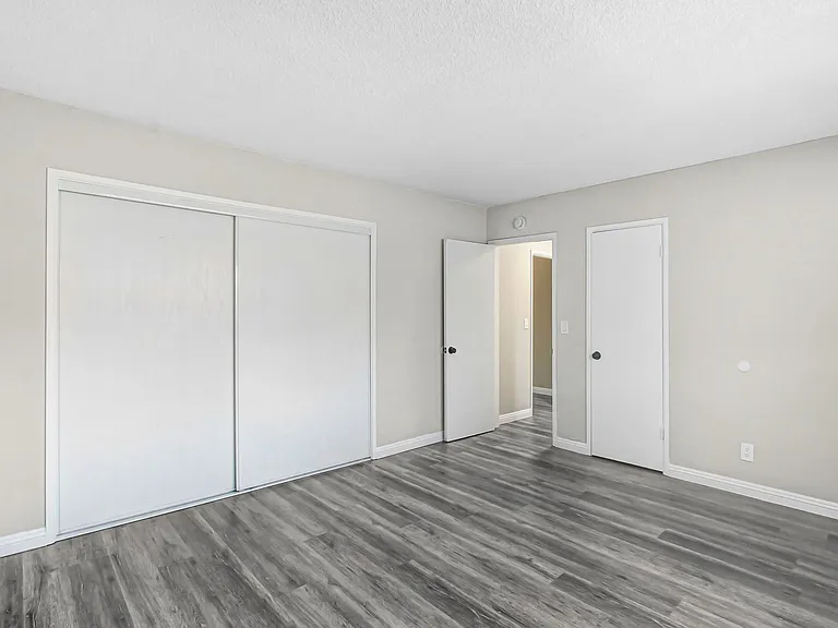 Cazador Court Apartments — Photo 4